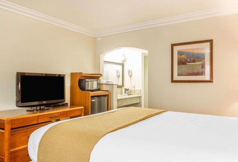 Отель Quality Inn Sacramento Convention Center