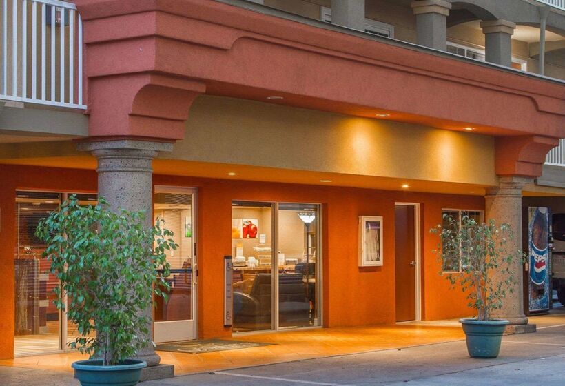 Отель Quality Inn Sacramento Convention Center