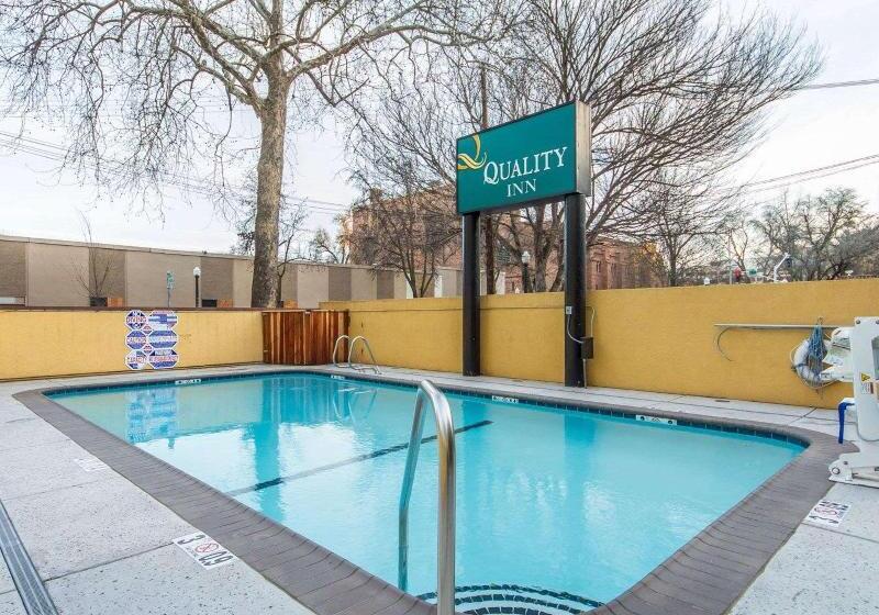 فندق Quality Inn Sacramento Convention Center