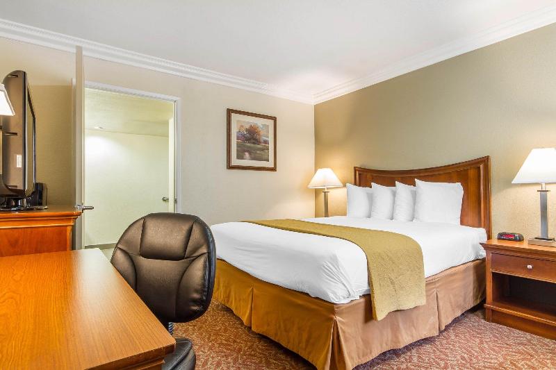 Отель Quality Inn Sacramento Convention Center