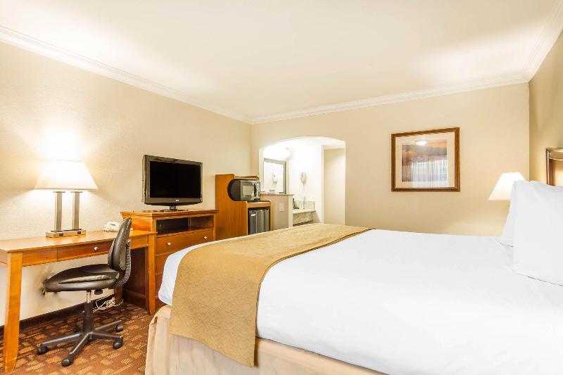 Отель Quality Inn Sacramento Convention Center