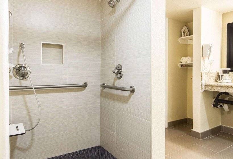 Отель Quality Inn Sacramento Convention Center