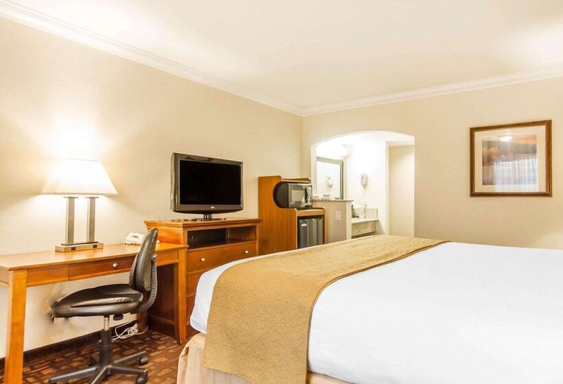 Отель Quality Inn Sacramento Convention Center