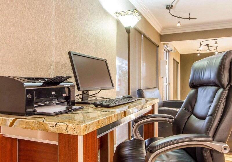 Отель Quality Inn Sacramento Convention Center