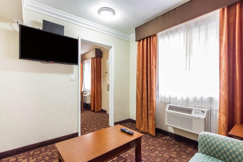 Отель Quality Inn Sacramento Convention Center