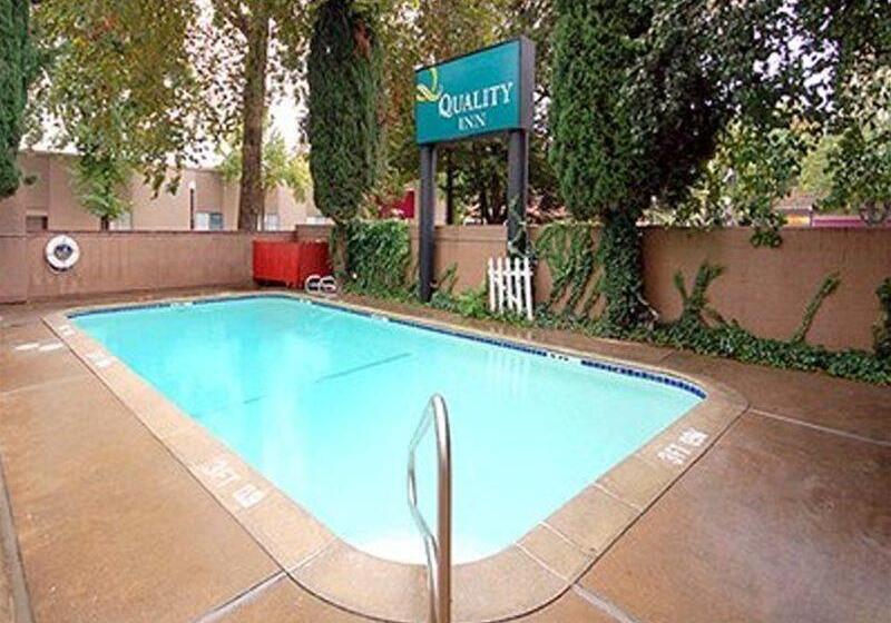 Отель Quality Inn Sacramento Convention Center