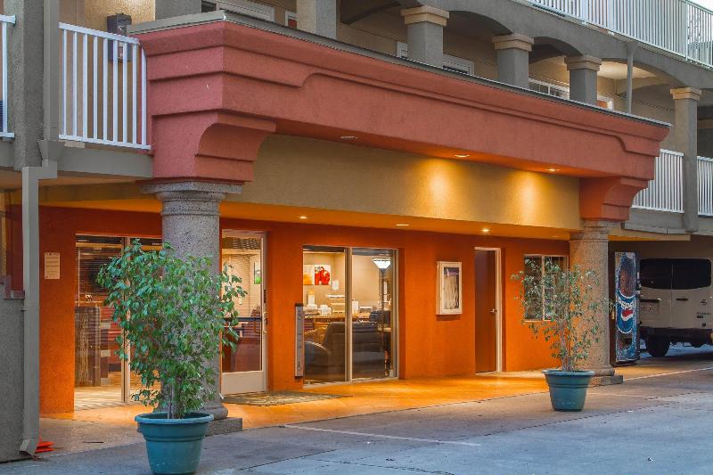 Отель Quality Inn Sacramento Convention Center