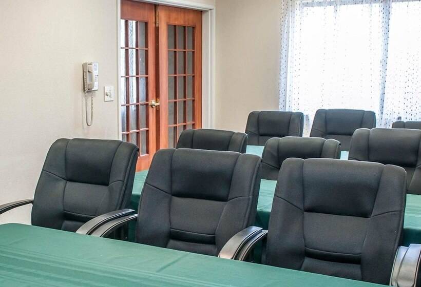 هتل Quality Inn & Suites South Bend Airport