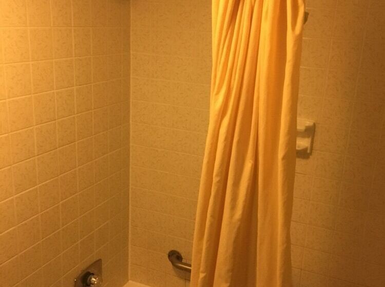 فندق Quality Quarters Inn