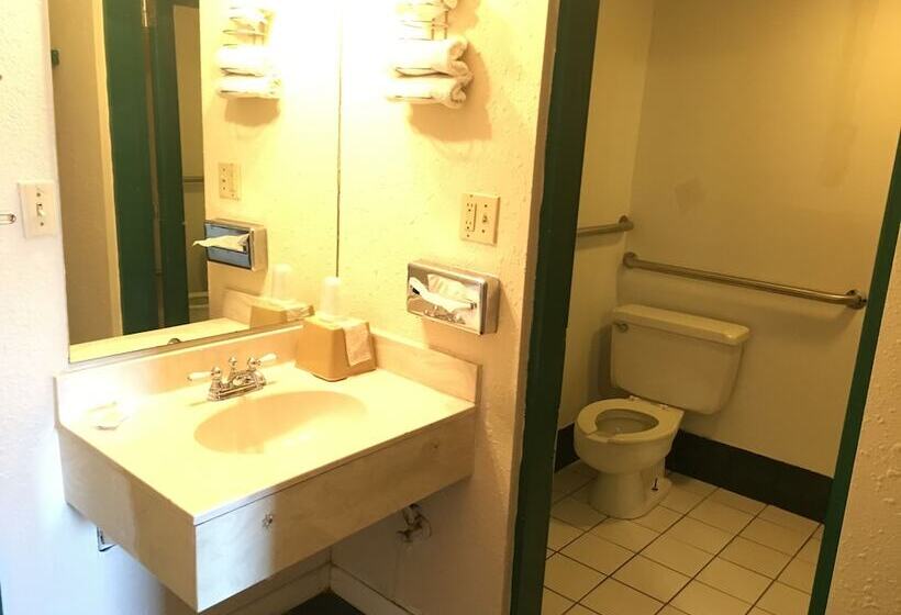 فندق Quality Quarters Inn