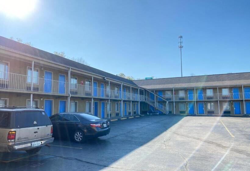 فندق Quarters Inn & Suites