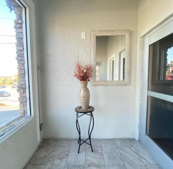 فندق Quarters Inn & Suites