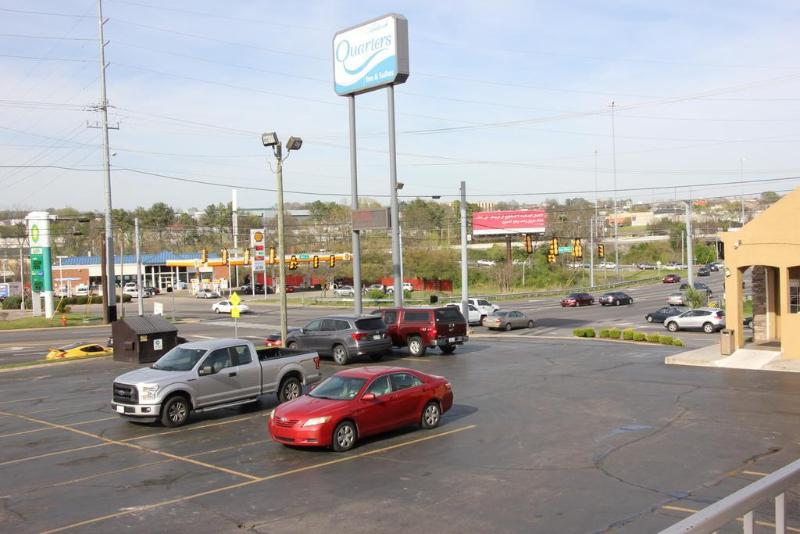 فندق Quarters Inn & Suites