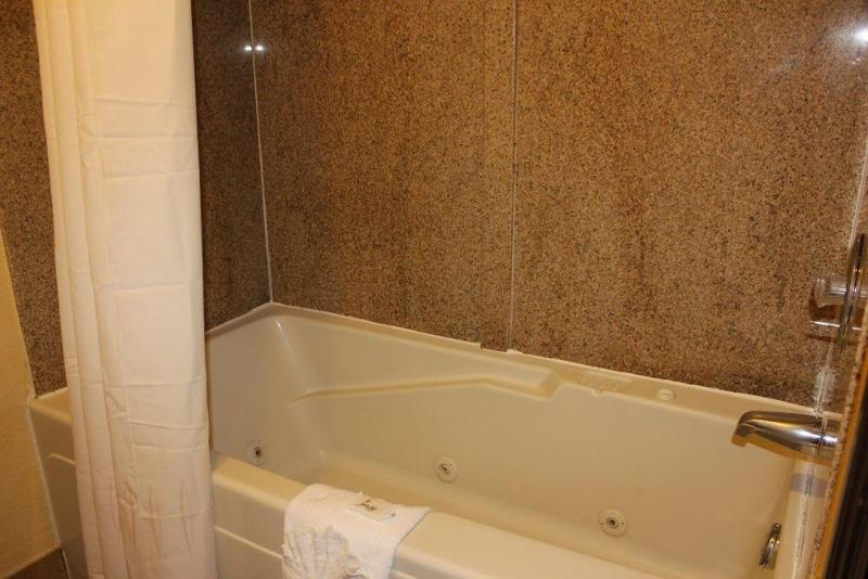 فندق Quarters Inn & Suites