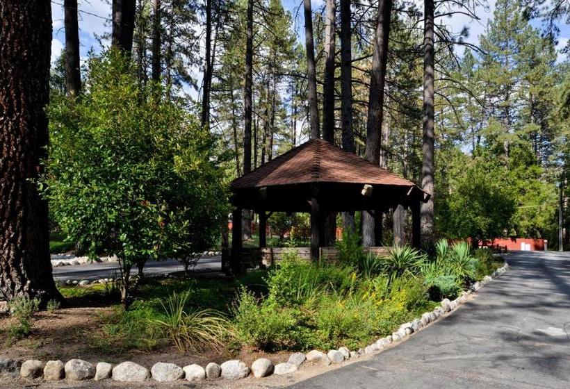 호텔 Quiet Creek Inn