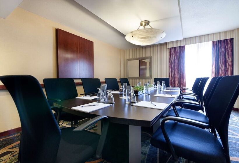 Отель Doubletree By Hilton New York Jfk Airport