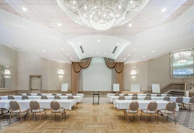 Ramada By Wyndham Hammond Hotel & Conference Center