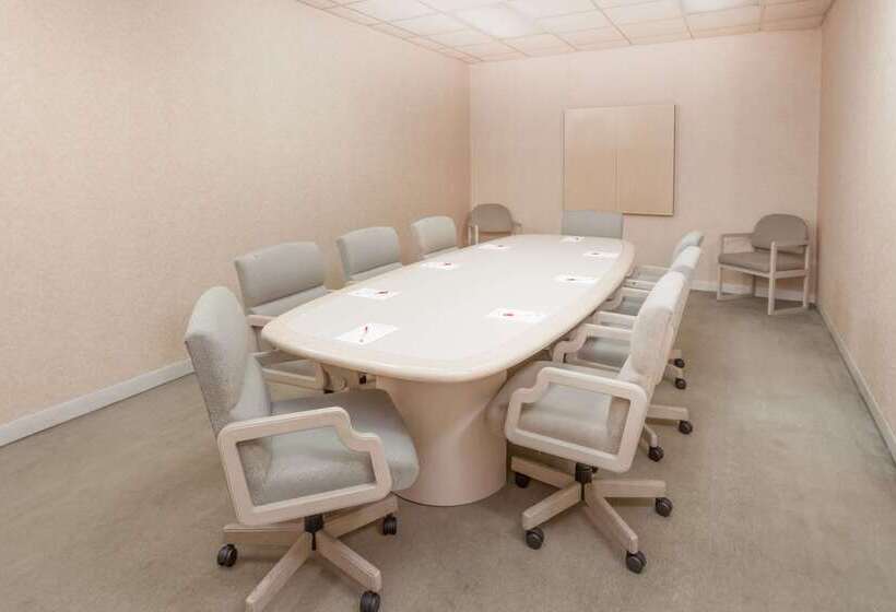 Ramada By Wyndham Hammond Hotel & Conference Center