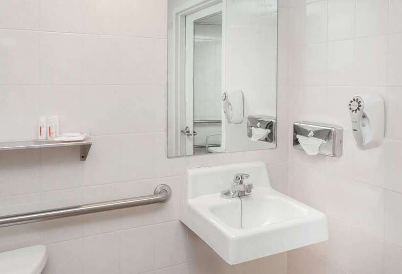 Ramada By Wyndham Hammond Hotel & Conference Center