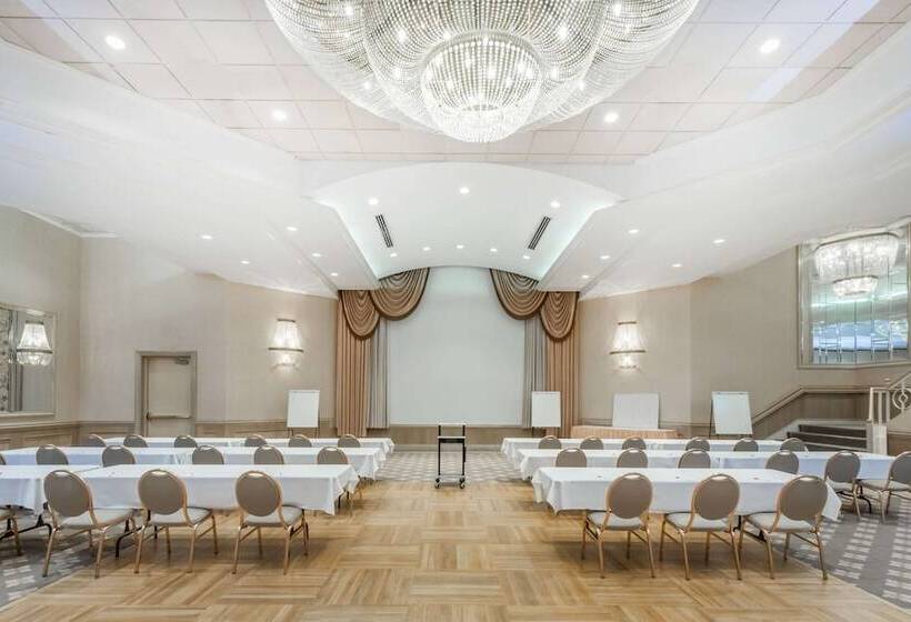 Ramada By Wyndham Hammond Hotel & Conference Center