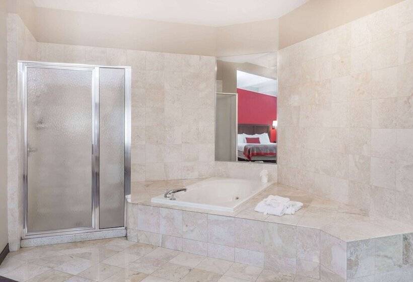 Ramada By Wyndham Hammond Hotel & Conference Center