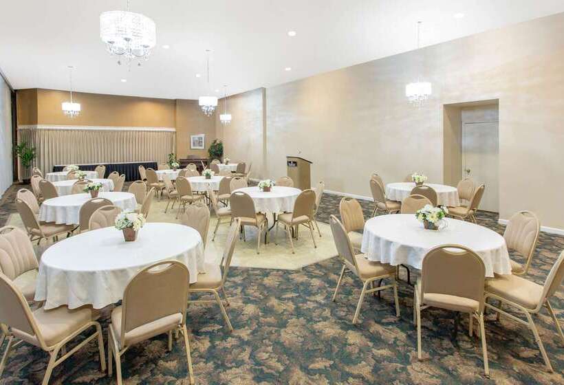 Ramada Hotel & Conference Center By Wyndham Lewiston