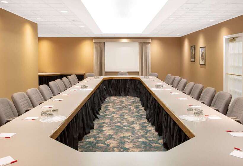 Ramada Hotel & Conference Center By Wyndham Lewiston