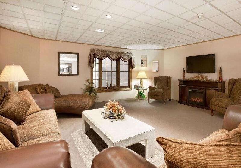 Ramada Hotel & Conference Center By Wyndham Lewiston