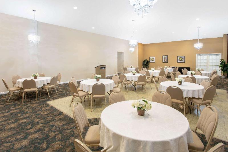 Ramada Hotel & Conference Center By Wyndham Lewiston