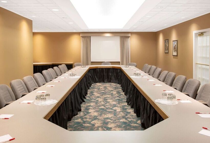 Ramada Hotel & Conference Center By Wyndham Lewiston