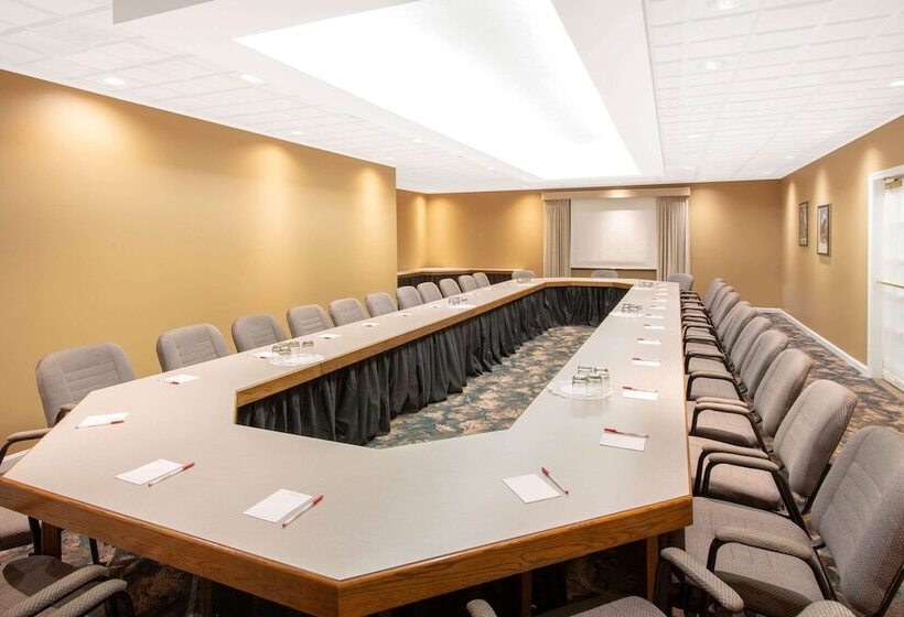 Ramada Hotel & Conference Center By Wyndham Lewiston