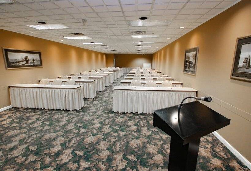 Ramada Hotel & Conference Center By Wyndham Lewiston