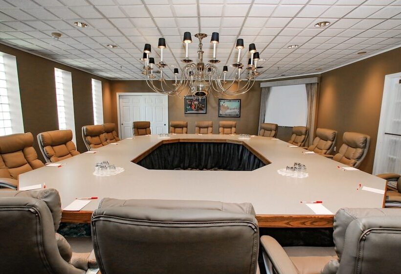 Ramada Hotel & Conference Center By Wyndham Lewiston