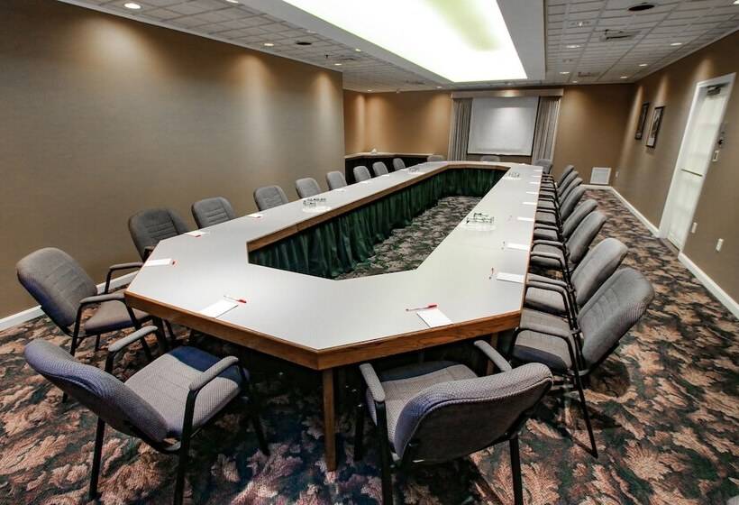 Ramada Hotel & Conference Center By Wyndham Lewiston