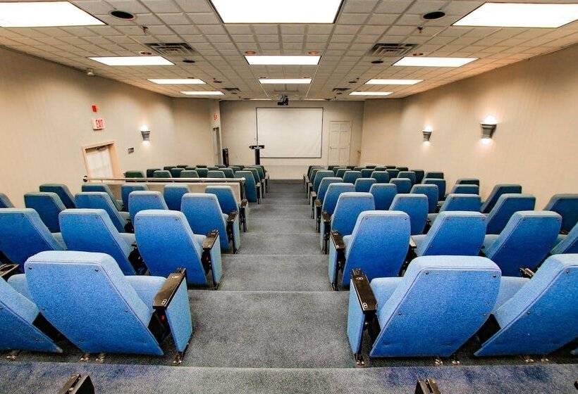 Ramada Hotel & Conference Center By Wyndham Lewiston