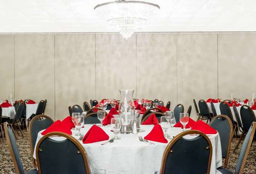 호텔 Ramada  & Conference Center By Wyndham Lexington North