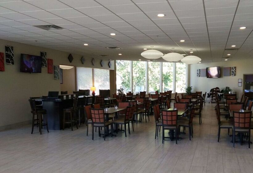 호텔 Ramada  & Conference Center By Wyndham Lexington North