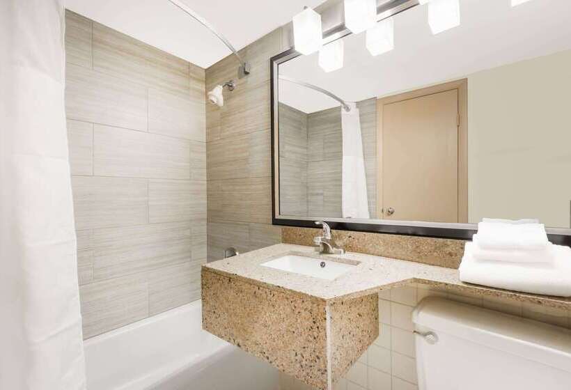 호텔 Ramada  & Conference Center By Wyndham Lexington North