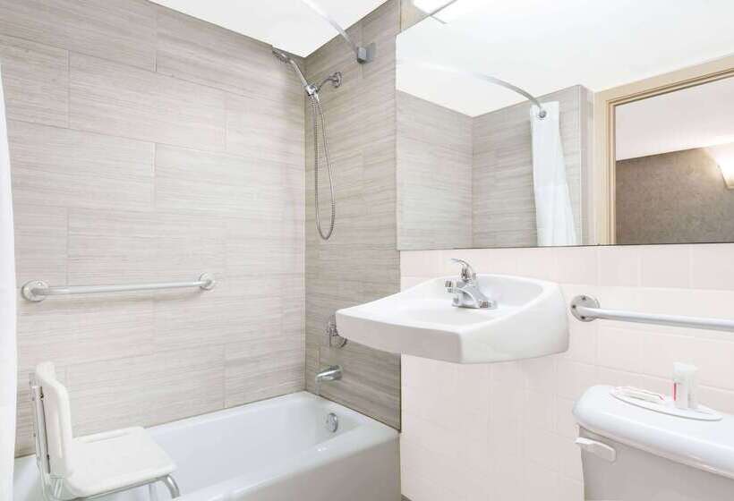 호텔 Ramada  & Conference Center By Wyndham Lexington North