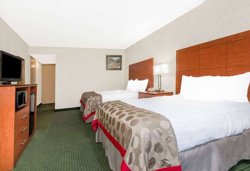 호텔 Ramada  & Conference Center By Wyndham Lexington North