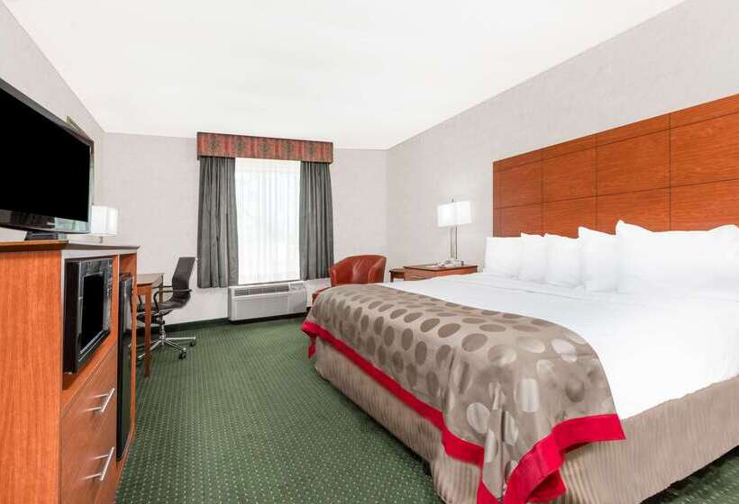 호텔 Ramada  & Conference Center By Wyndham Lexington North