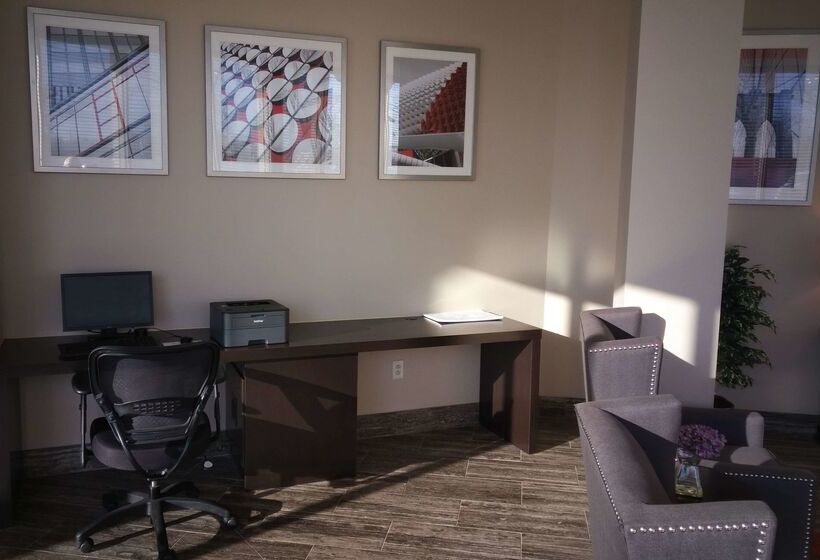 호텔 Ramada  & Conference Center By Wyndham Lexington North