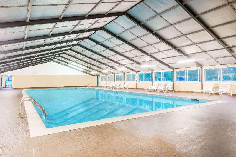 호텔 Ramada  & Conference Center By Wyndham Lexington North