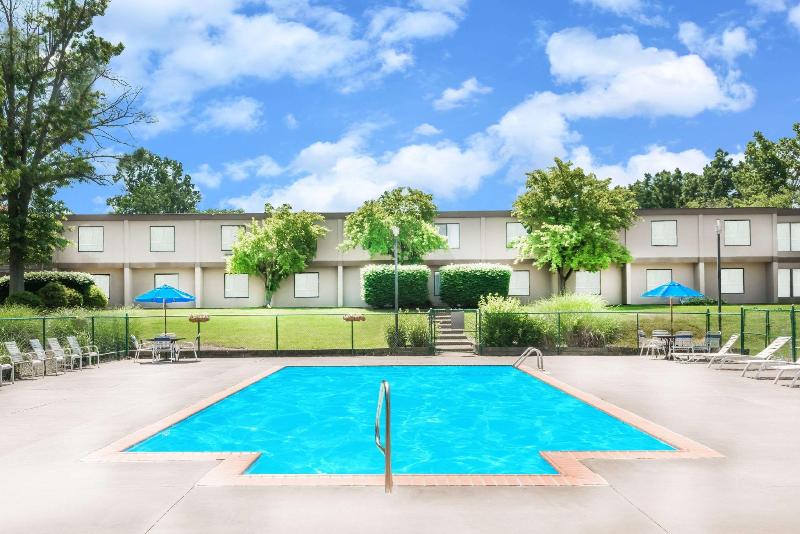 호텔 Ramada  & Conference Center By Wyndham Lexington North