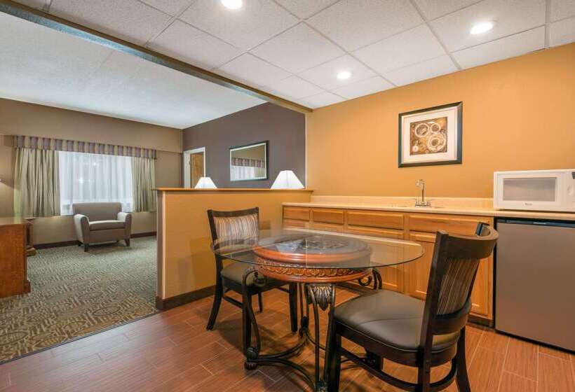 Ramada By Wyndham Paintsville Hotel & Conference Center