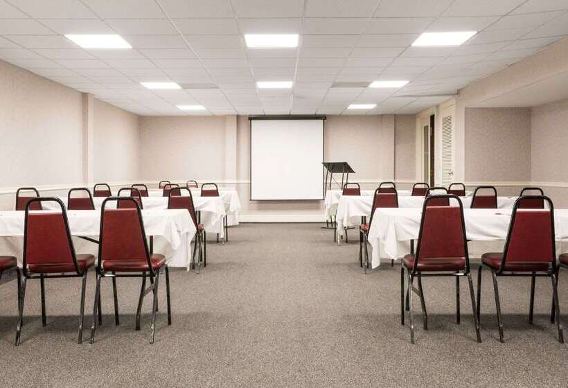 Ramada By Wyndham Paintsville Hotel & Conference Center