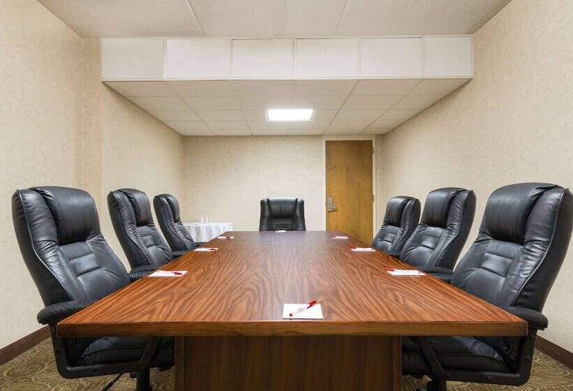 Ramada By Wyndham Paintsville Hotel & Conference Center