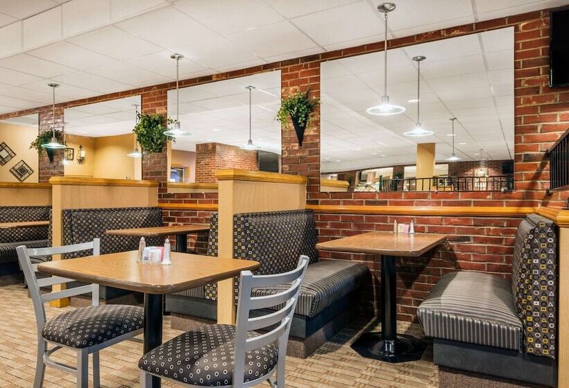 Ramada By Wyndham Paintsville Hotel & Conference Center