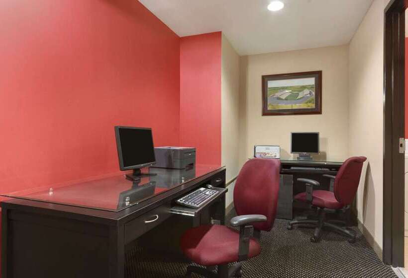 هتل Ramada By Wyndham Raleigh