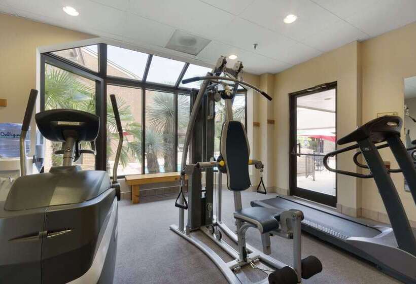 هتل Ramada By Wyndham Raleigh